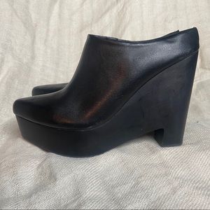Intentionally blank black leather clog
